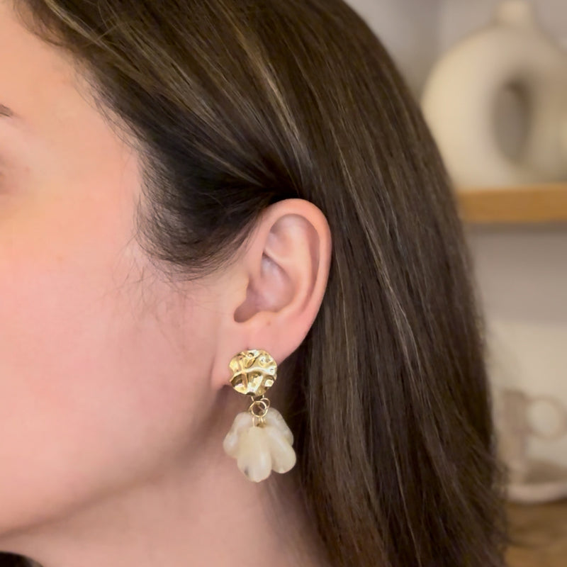 Sallantılı küpe & Beyaz